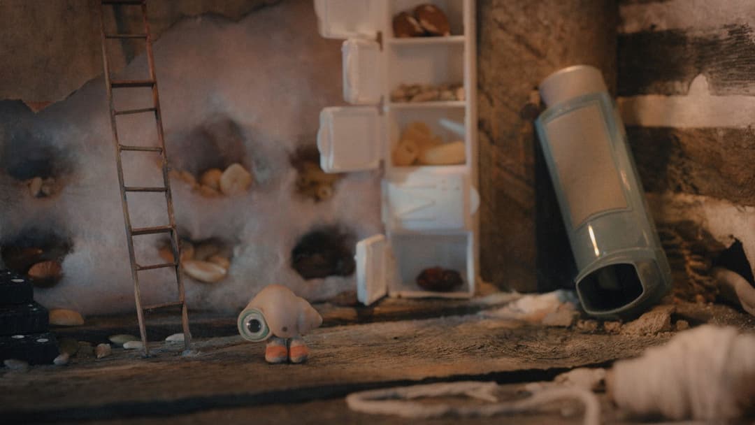 Marcel the Shell with Shoes On backdrop 9