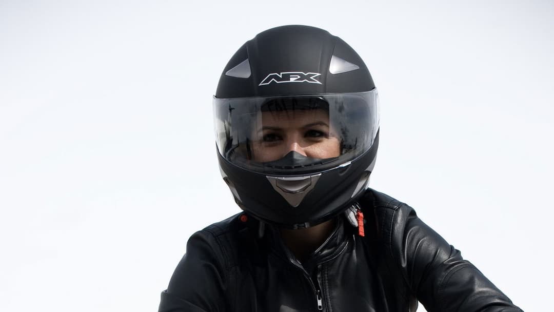 Haywire - Trau’ keinem backdrop 5