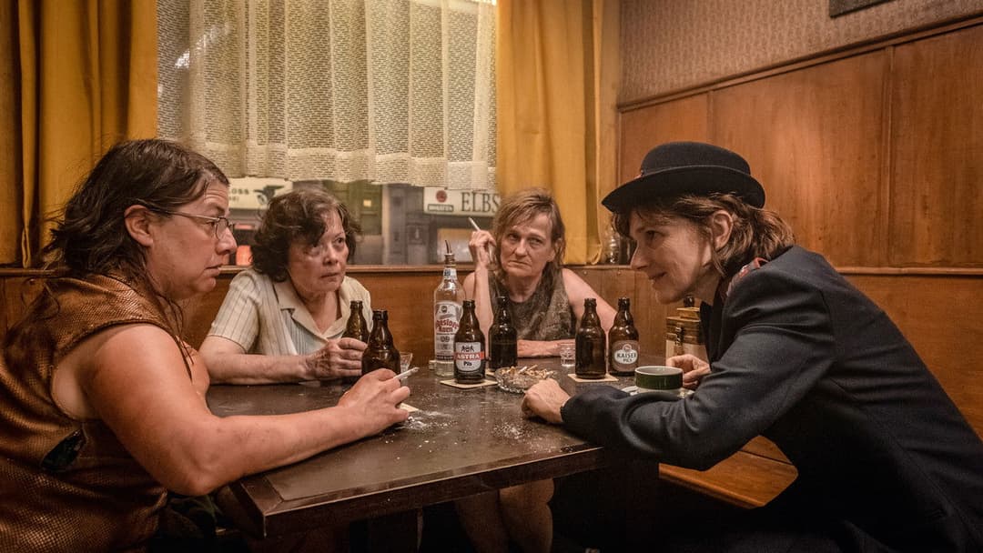 Золота рукавичка backdrop 8