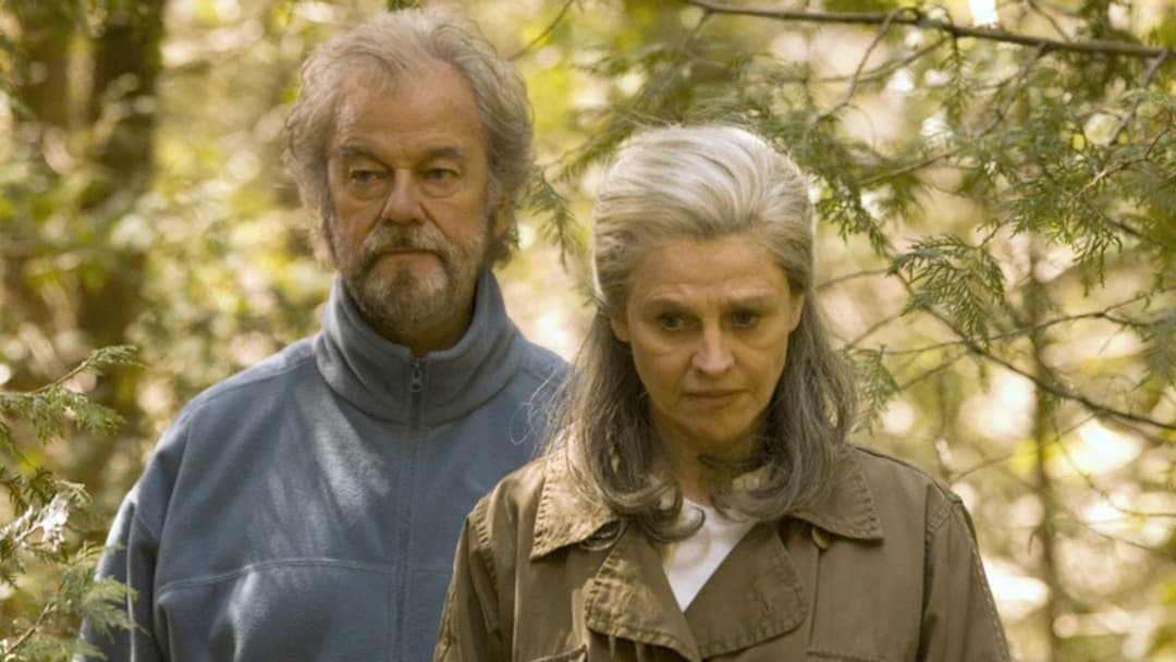 Далеко від неї backdrop 1