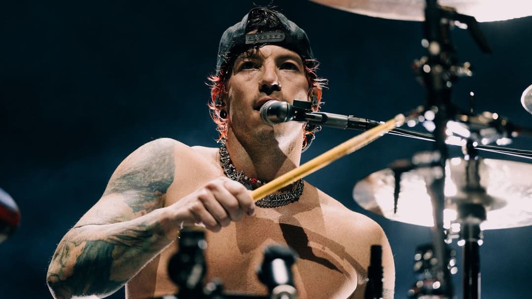 Twenty One Pilots: More Than We Ever Imagined backdrop 18