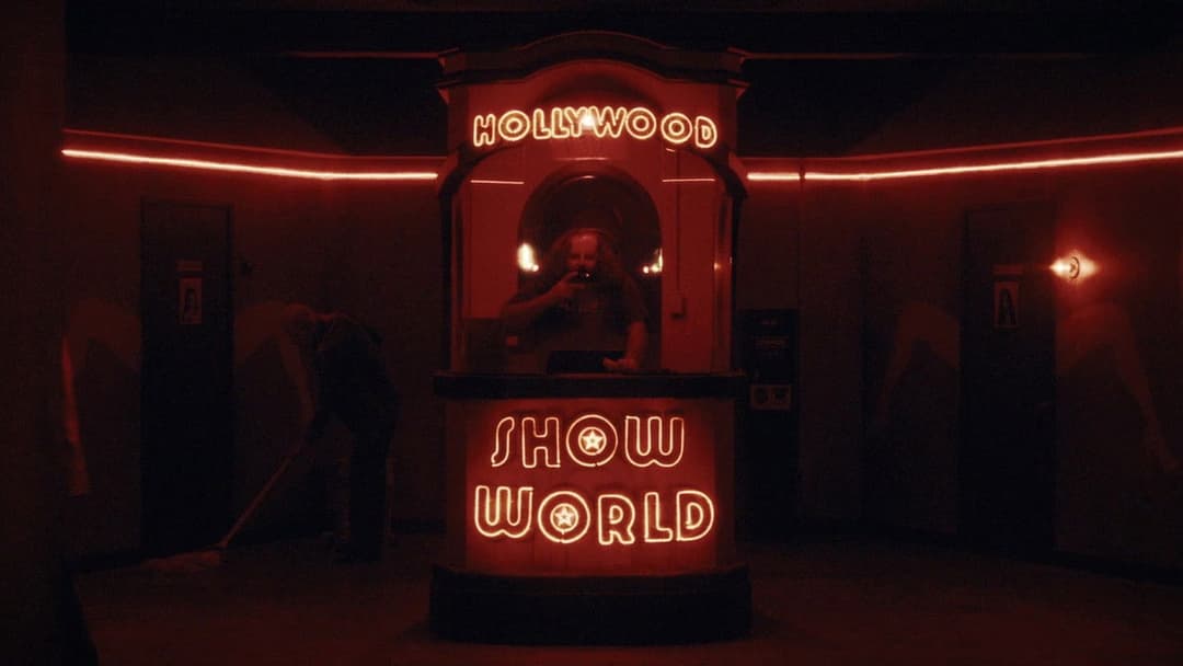 MaXXXine backdrop 19