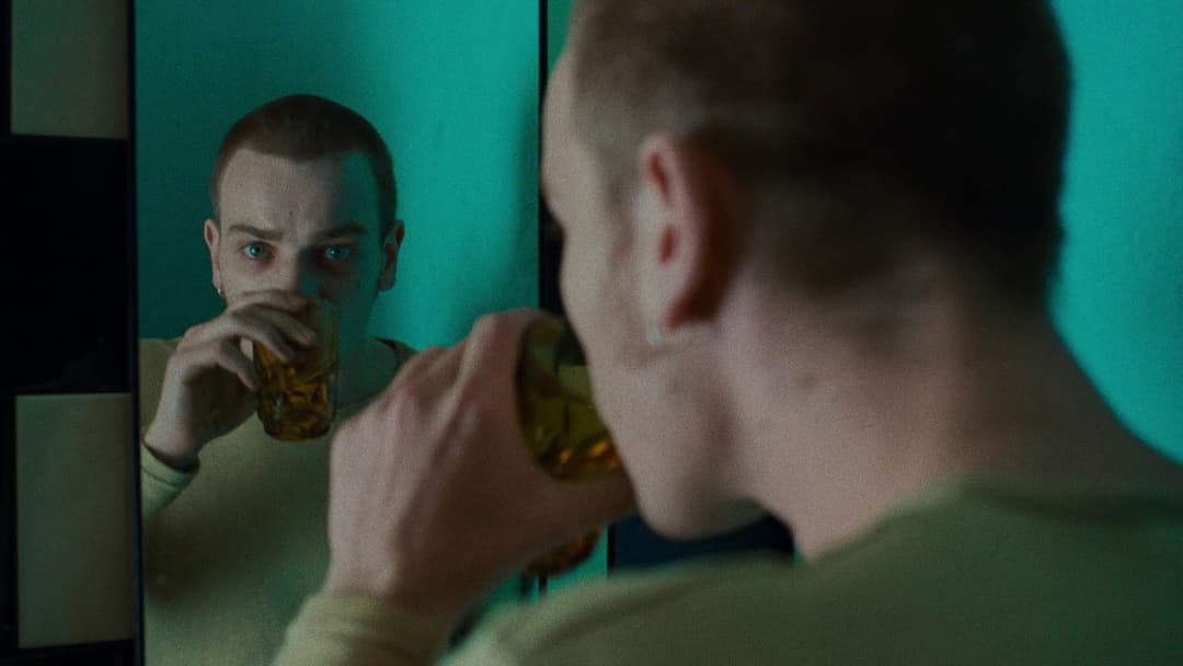 На голці backdrop 10