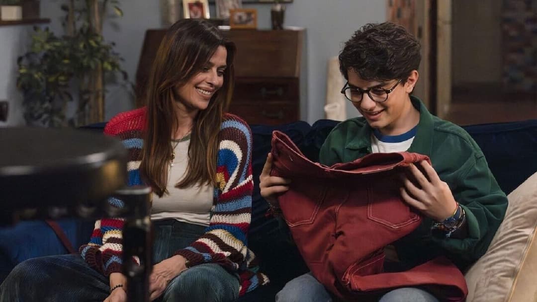 Il ragazzo dai pantaloni rosa backdrop 5