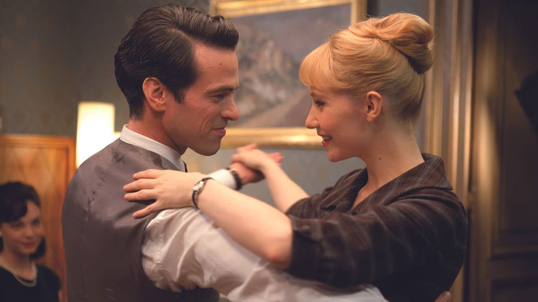 Mademoiselle Populaire backdrop 3