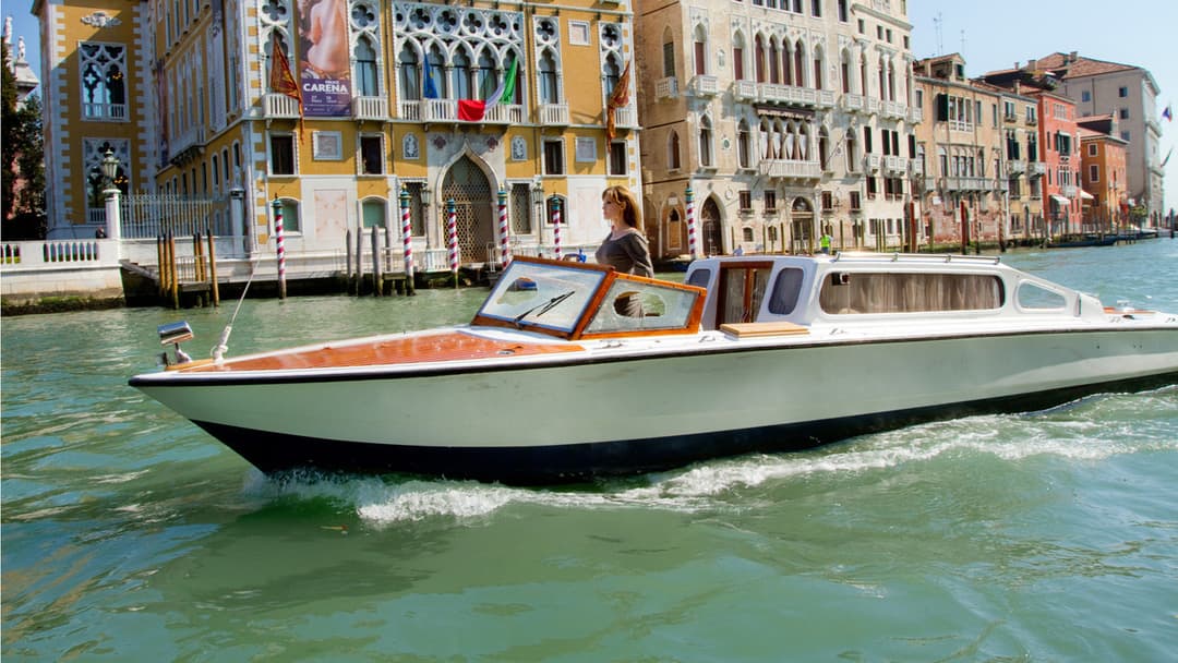 The Tourist backdrop 13