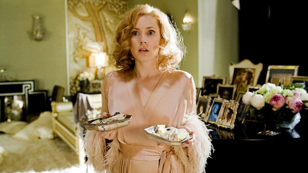 Міс Петтігрю живе одним днем backdrop 3