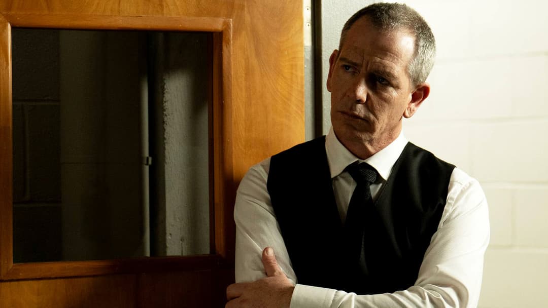 To Catch a Killer backdrop 19