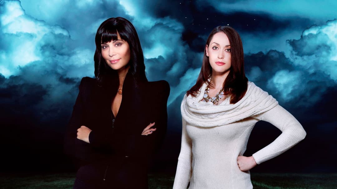 Cassie - Eine verhexte Familie backdrop 3