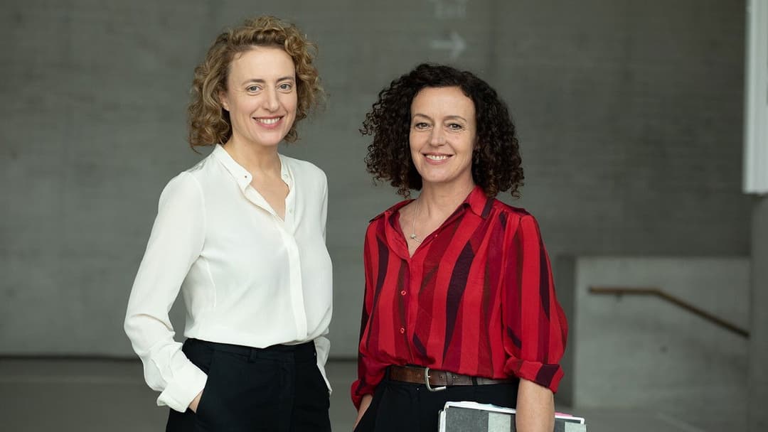 Ich bin dein Mensch backdrop 9