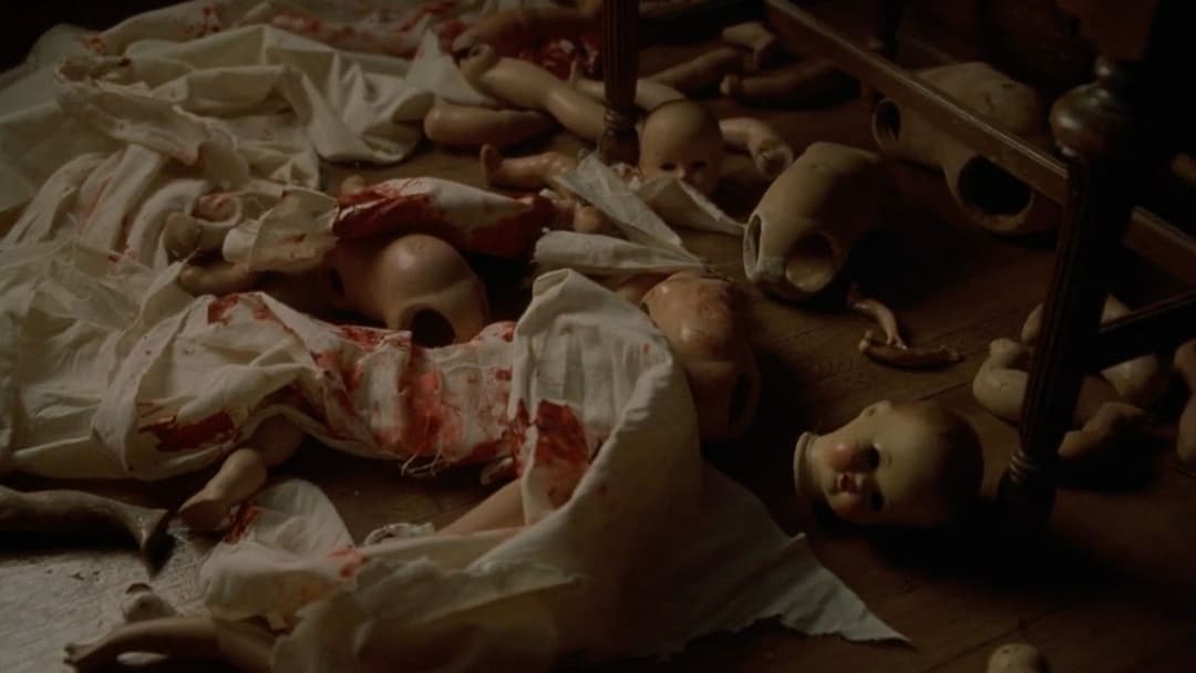 May - Die Schneiderin des Todes backdrop 20