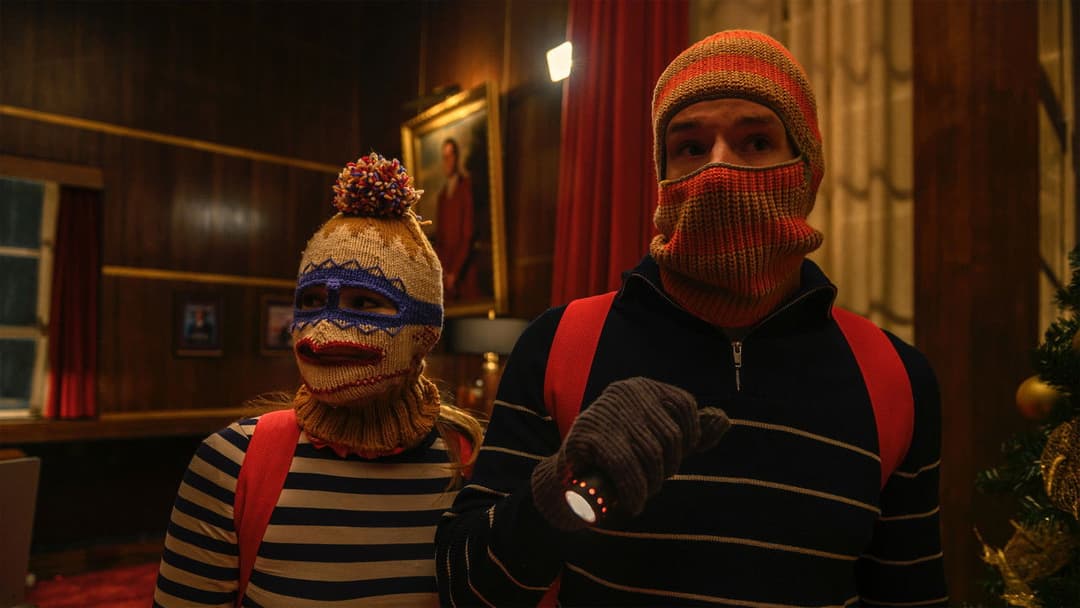 Jingle Bell Heist – Der große Weihnachtsraub backdrop 7