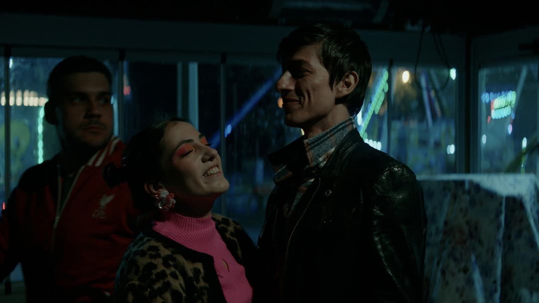 Ölü Köpekler Isırmaz backdrop 4