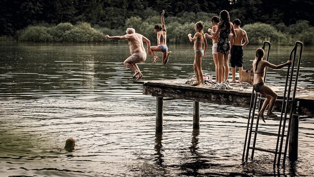 Head Full of Honey backdrop 1