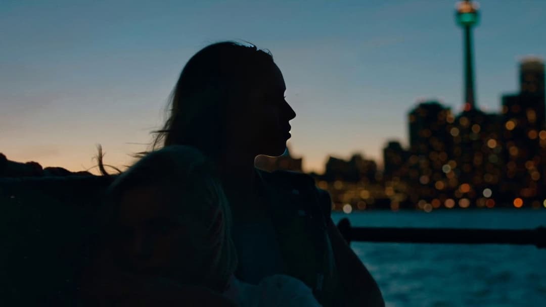 Нижче її губ backdrop 16