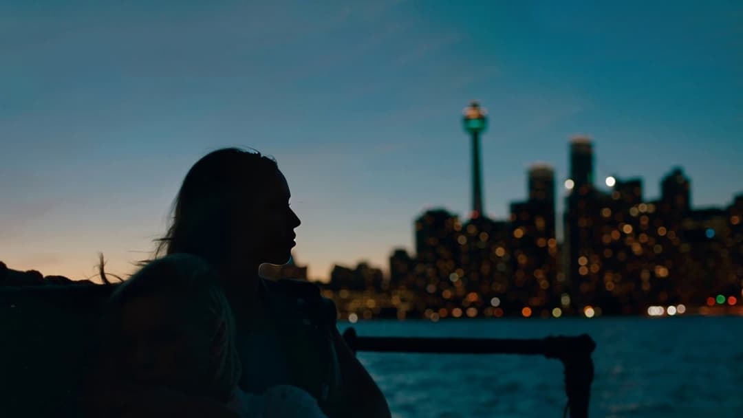 Нижче її губ backdrop 14