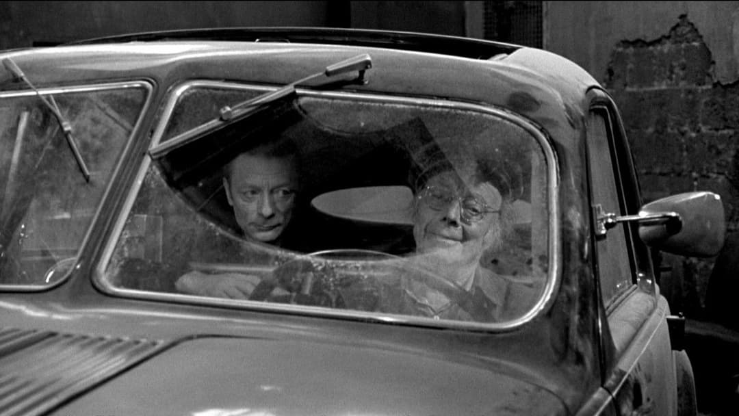 Faraway, So Close! backdrop 3