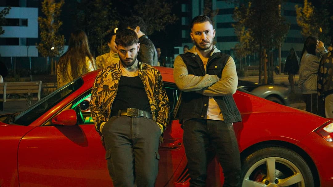 Culpa Tuya - Deine Schuld backdrop 4