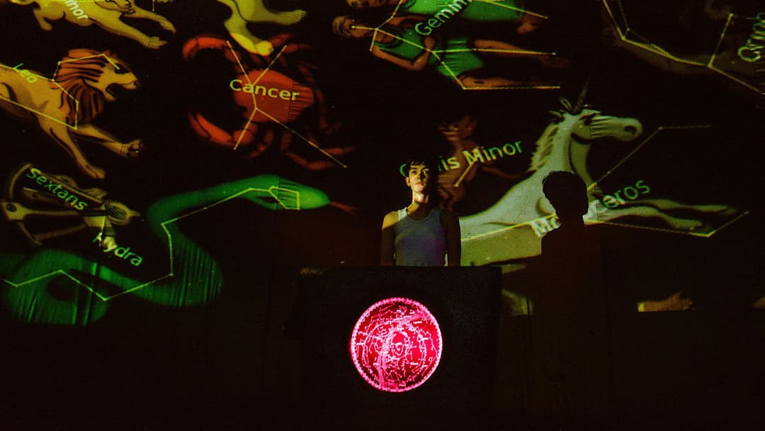 Я бачив світло телевізора backdrop 16