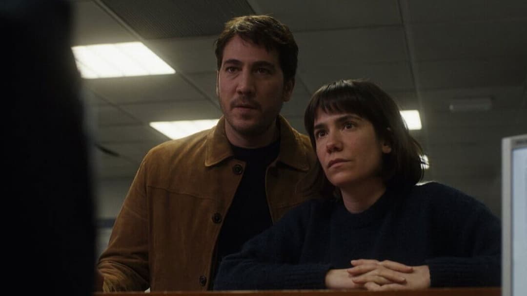 Upon Entry (La llegada) backdrop 7