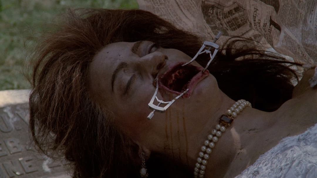 Due occhi diabolici backdrop 10