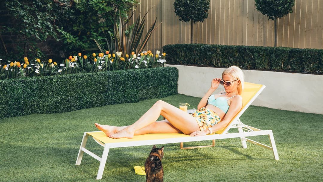 The Ones Below backdrop 8