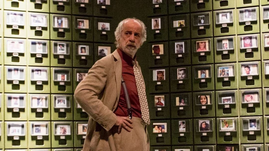 Дівчина у лабіринті backdrop 2