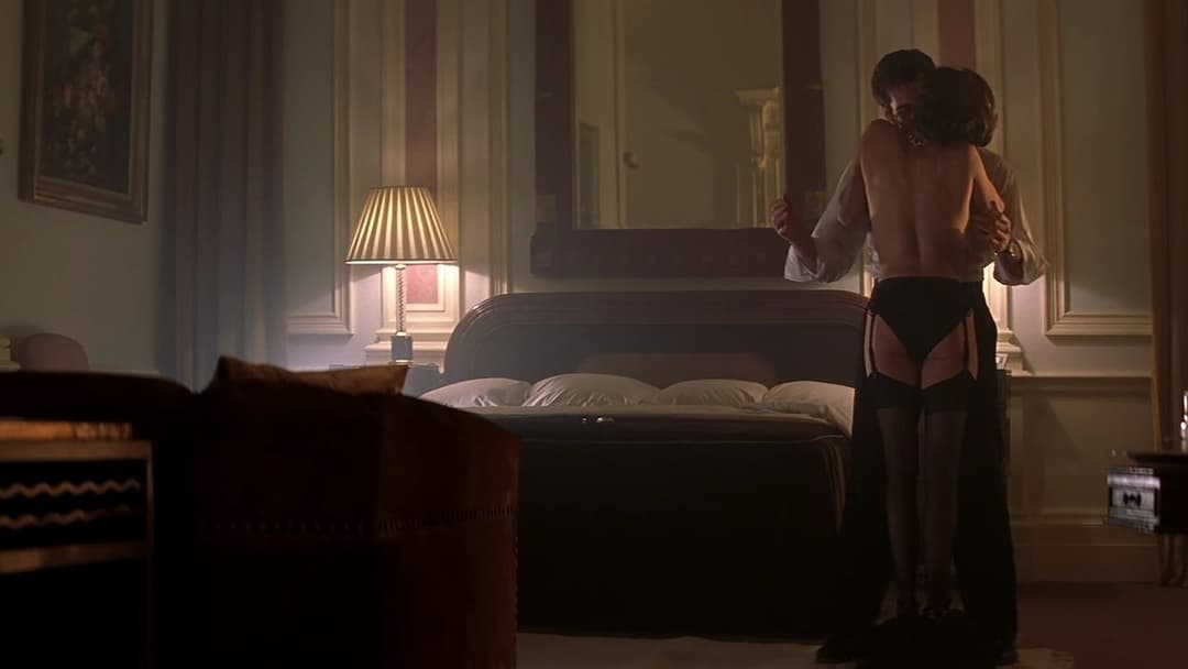 007: Завтра не помре ніколи backdrop 2