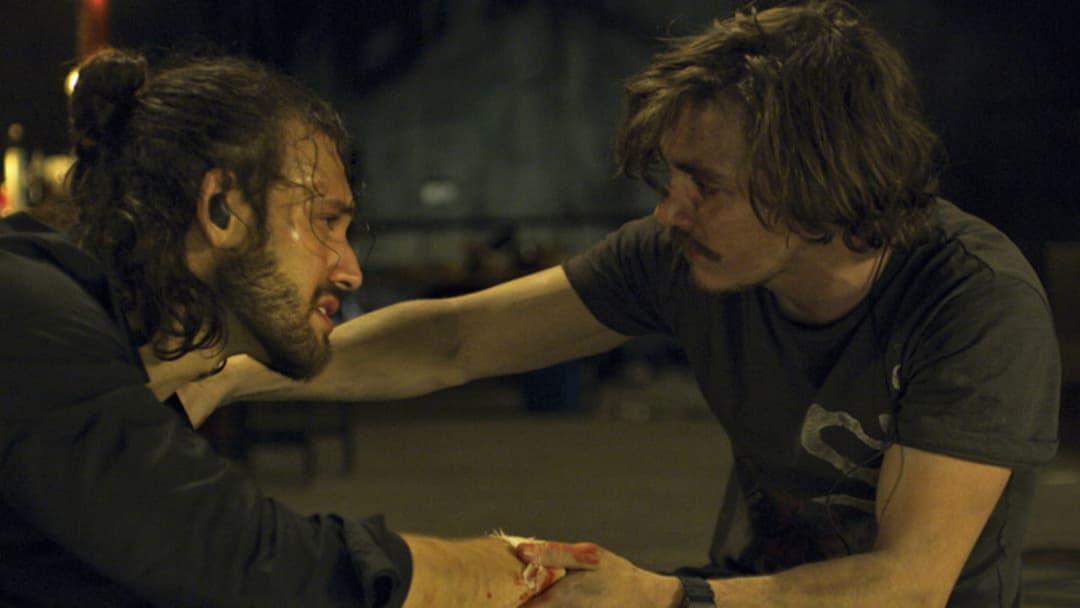 Година диявола backdrop 3