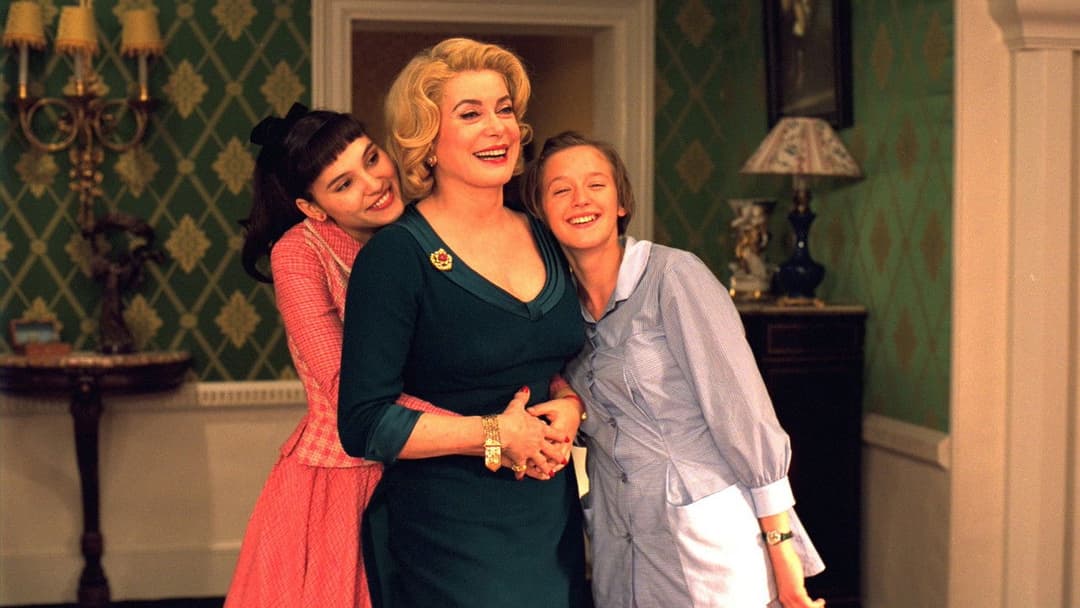 8 жінок backdrop 9