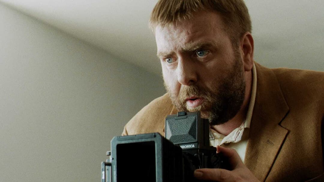 Таємниці та брехня backdrop 13