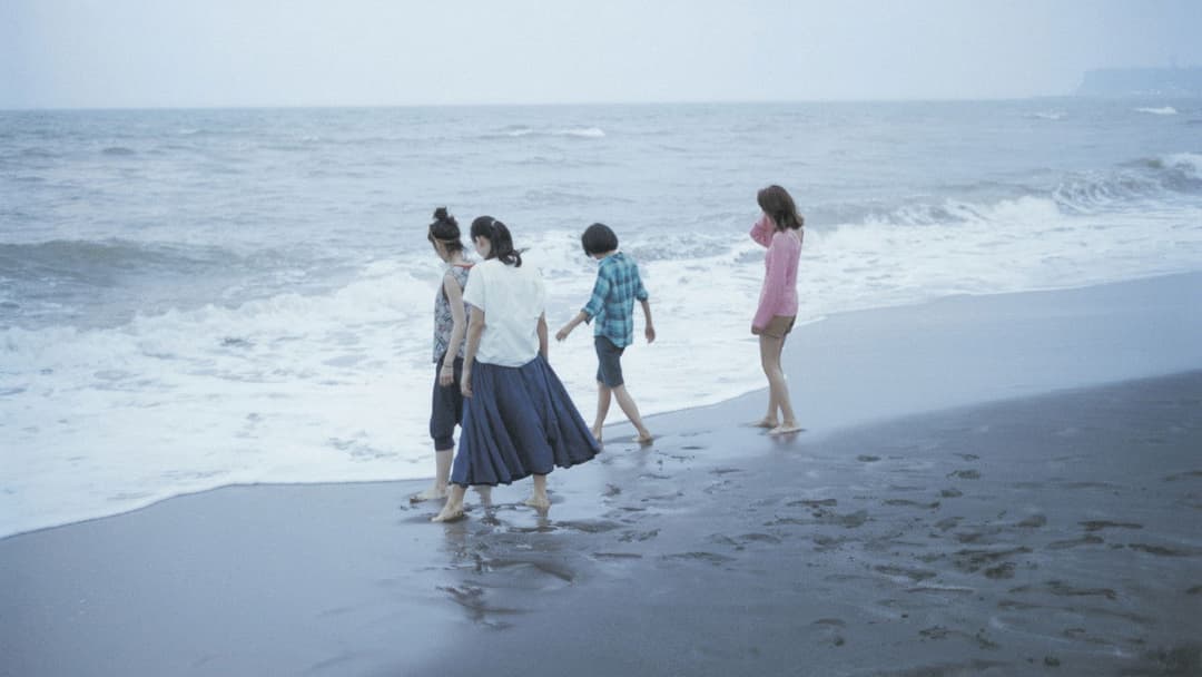 Unsere kleine Schwester backdrop 6