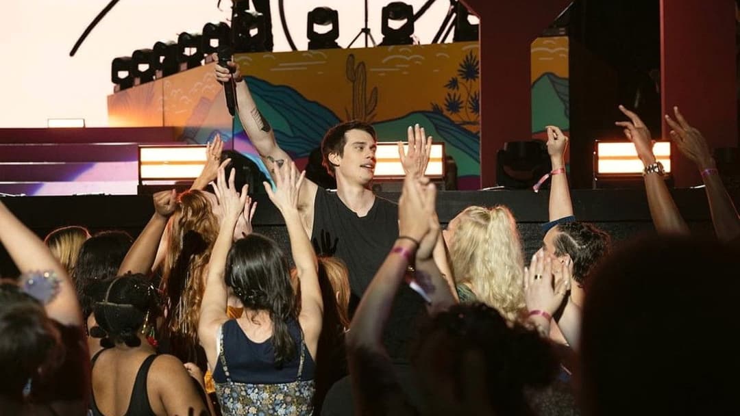 The Idea of You backdrop 14