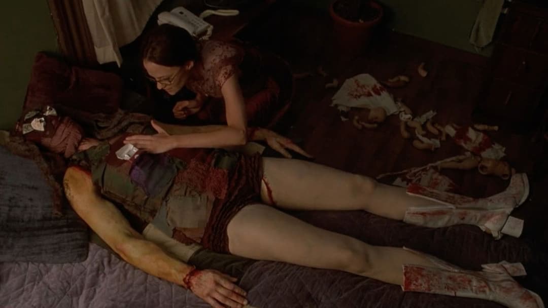 May - Die Schneiderin des Todes backdrop 18