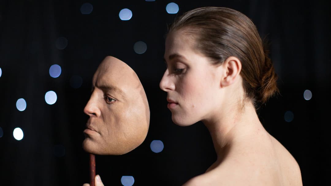 The Souvenir: Part II backdrop 4