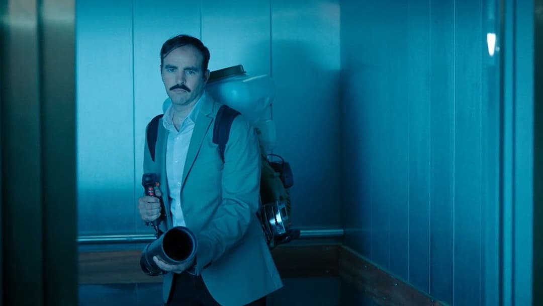 Плейбой під прикриттям backdrop 8