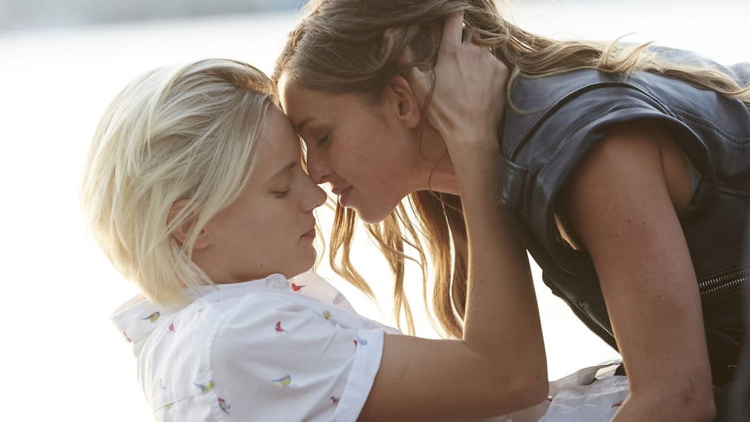 Нижче її губ backdrop 5