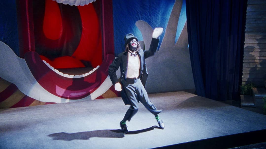 It’s Showtime backdrop 4