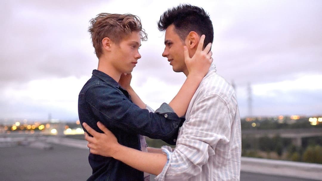 Baisers cachés backdrop 3