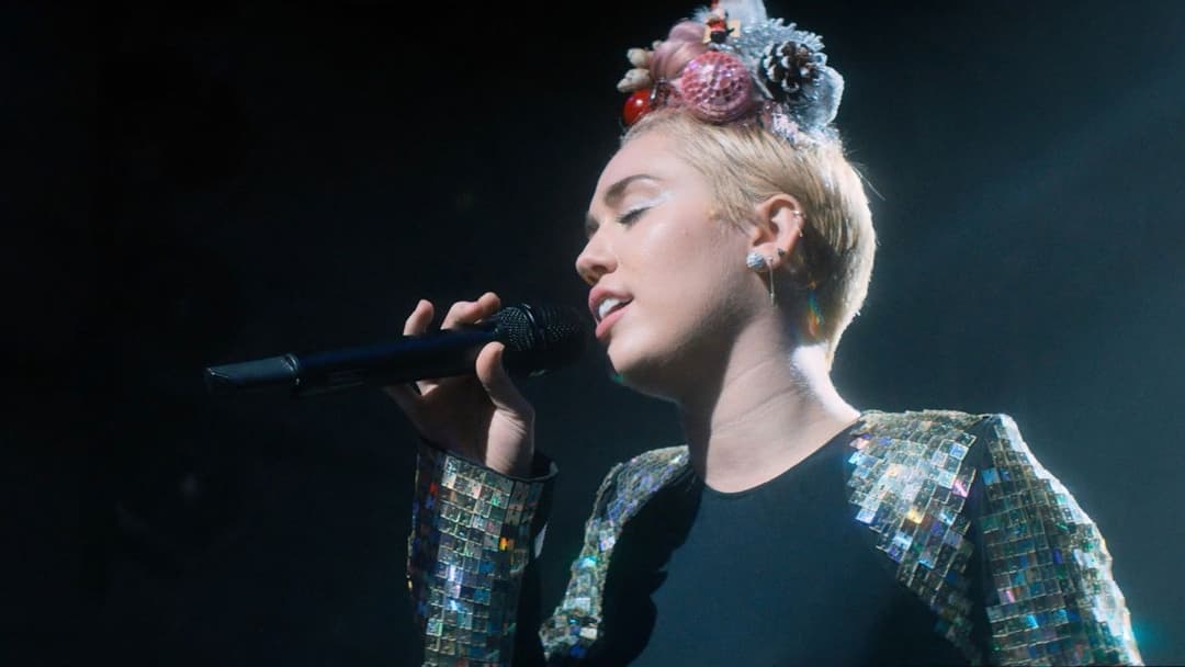 The Night Before backdrop 20