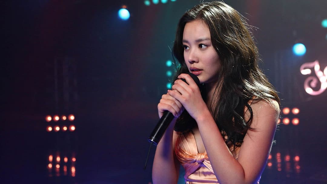 200 Pounds Beauty backdrop 2