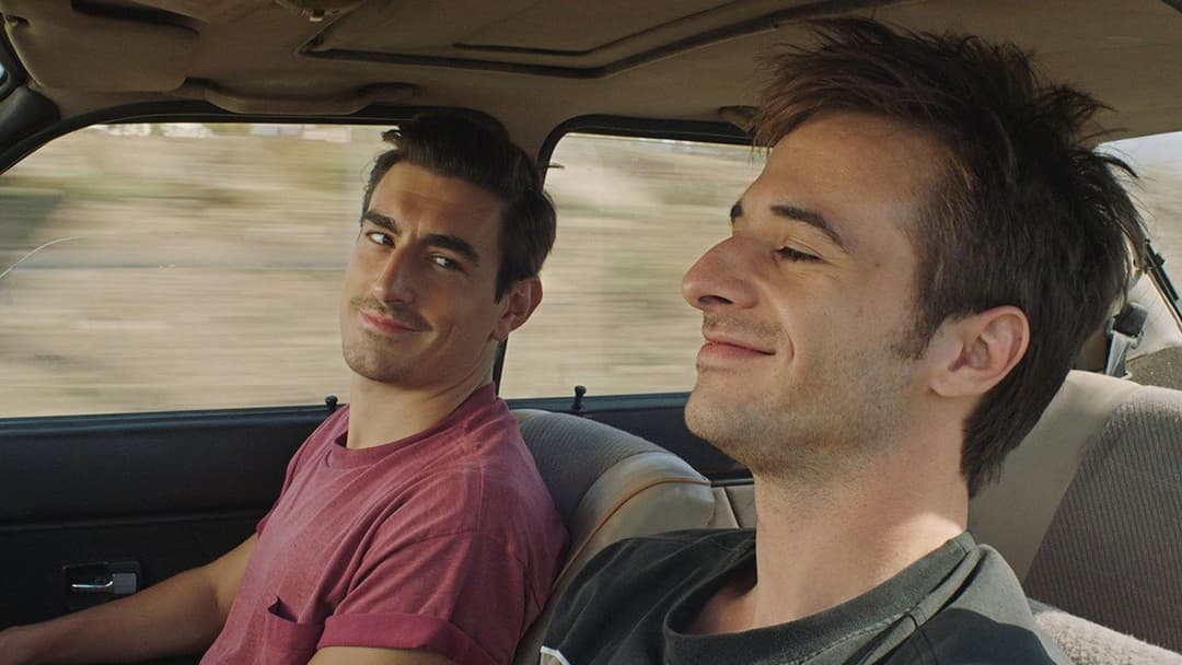 Ο Άνθρωπος με τις Απαντήσεις backdrop 19