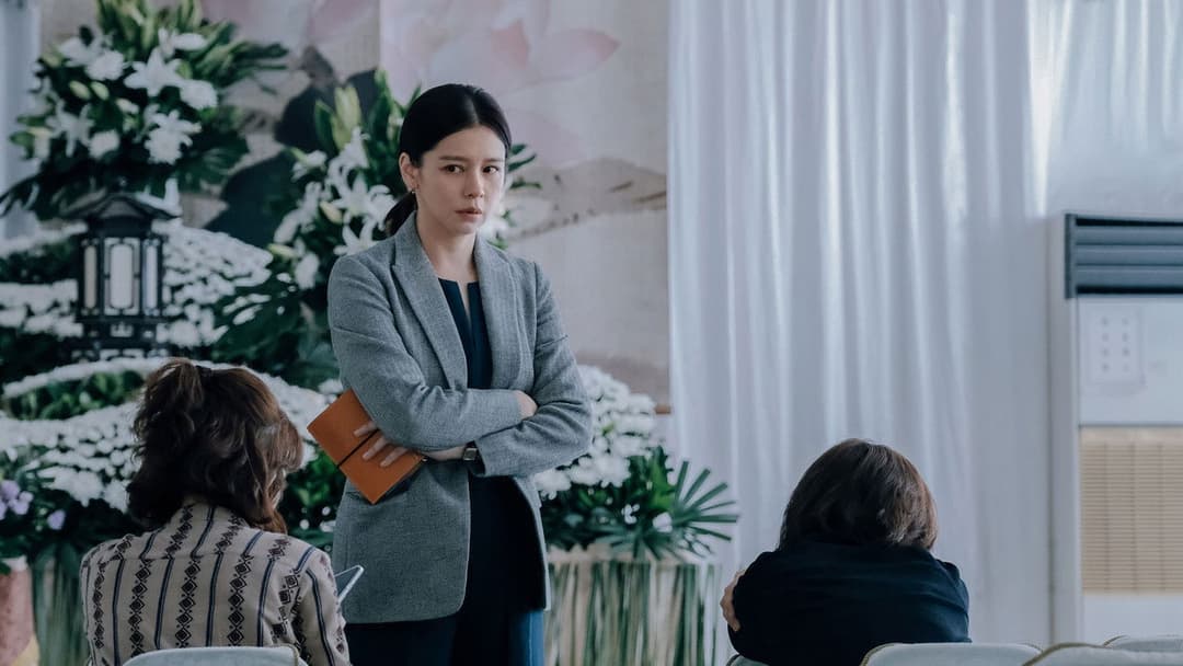 Маленькі великі жінки backdrop 3