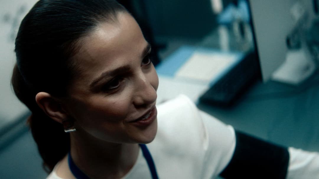 Black Bag - Doppeltes Spiel backdrop 4