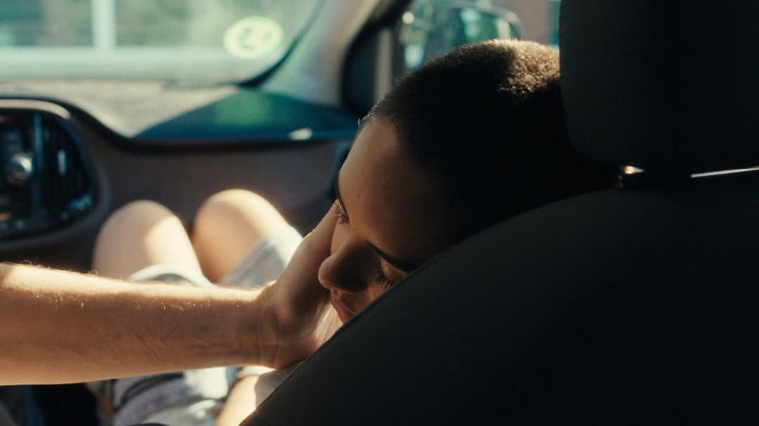 La buena hija backdrop 1