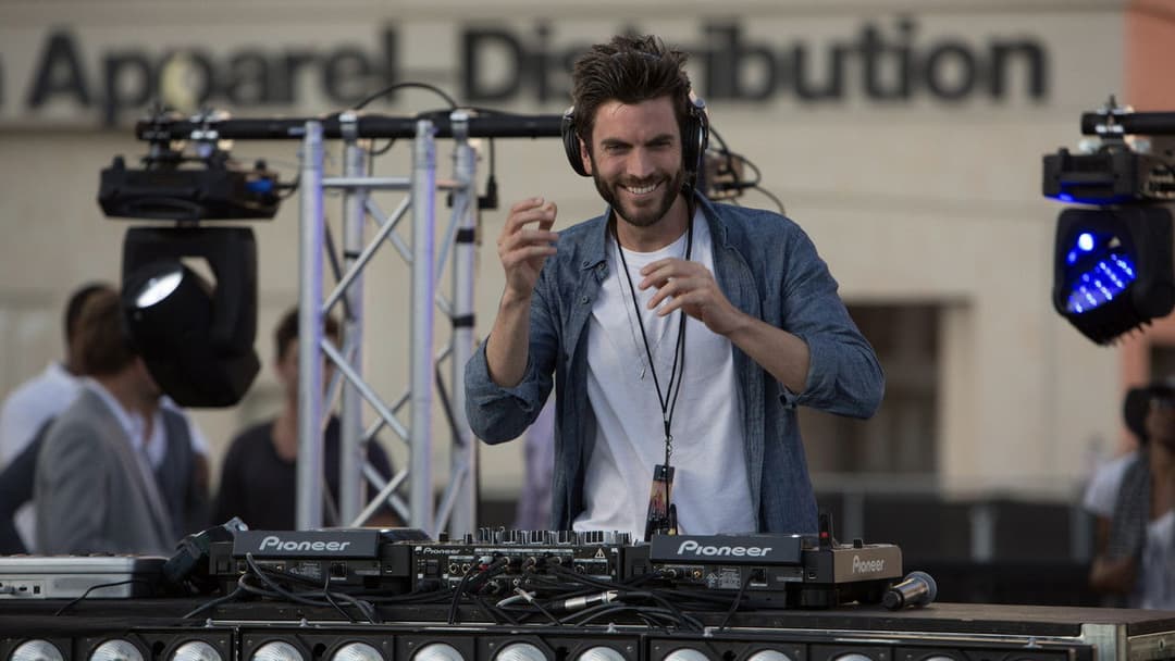 We Are Your Friends backdrop 10