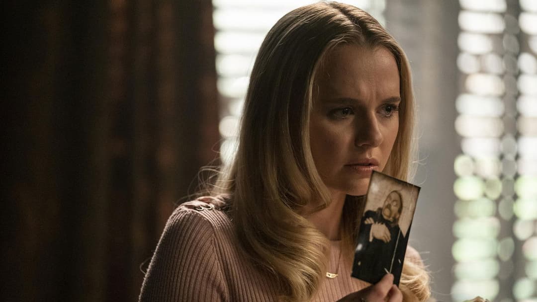 Annabelle Comes Home backdrop 17