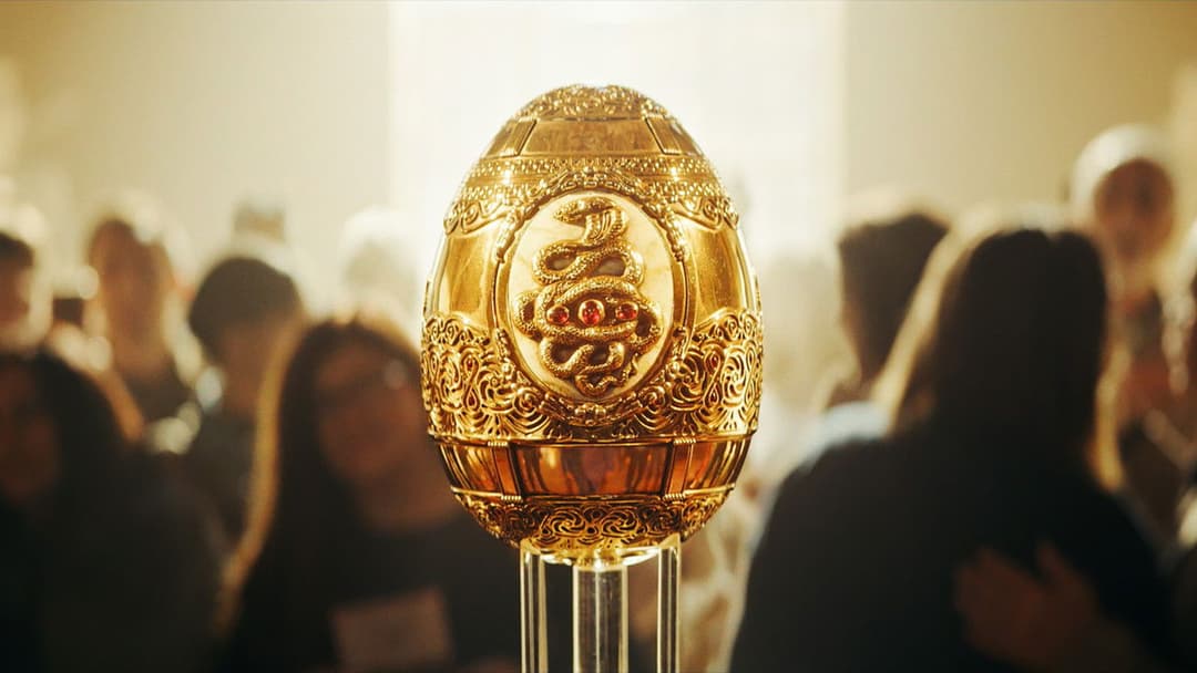 Red Notice backdrop 13