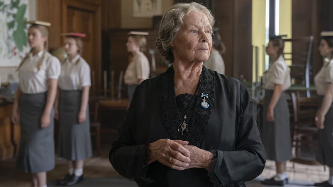 Шість хвилин до півночі backdrop 3