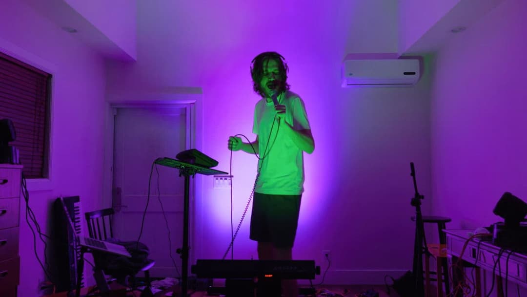 Bo Burnham: Inside backdrop 9